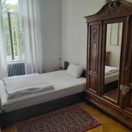 Newly Refurbished Self-contained Cosy 게스트하우스 3*