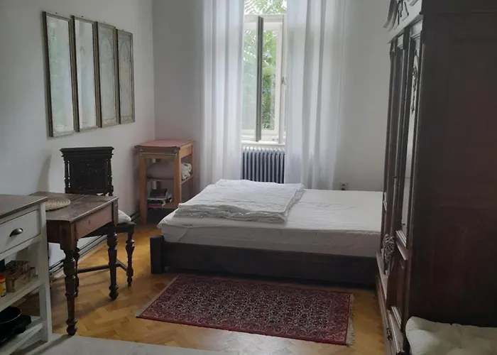 게스트하우스 Newly Refurbished Self-contained Cosy 3*